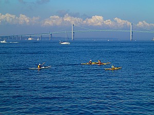 P9160061_kayak&newportbridge-adj.jpg